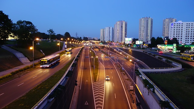 夜の高速道路